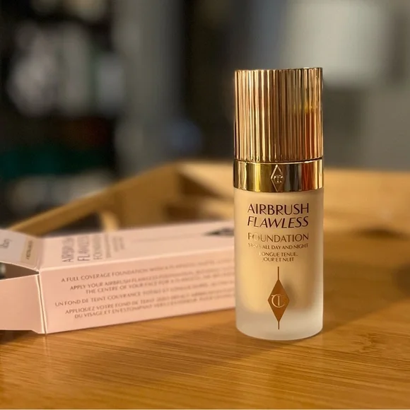 Charlotte Tilbury Airbrush Flawless Foundation - shade 4 Neutral - Picture 4 of 5